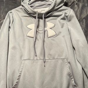 XL women’s under armour hoodie
